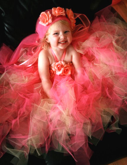 Beautiful Wedding and Flower Girl Bridal Party Tutus Outfits for Girls at 